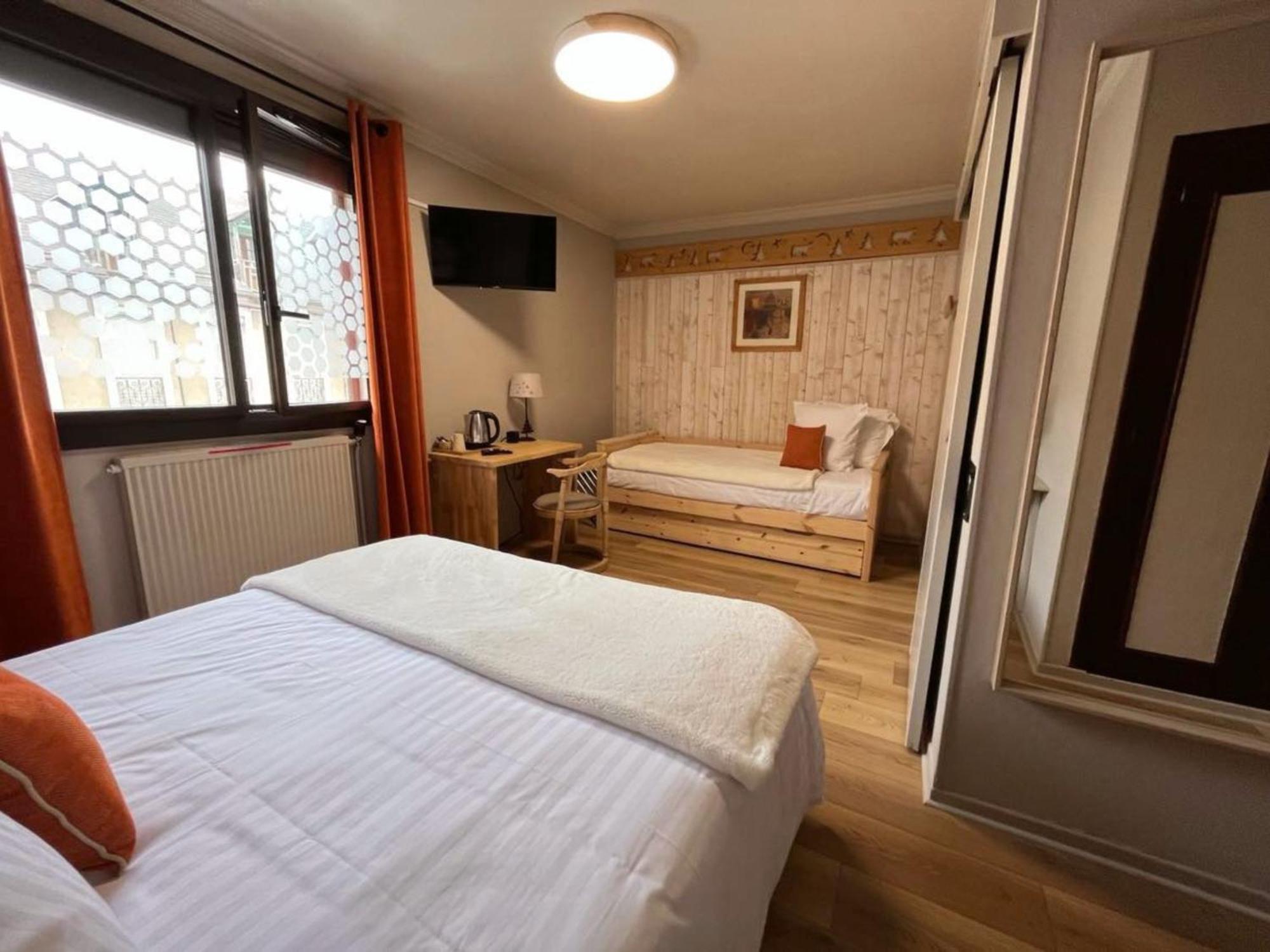 Hotel La Rencluse Saint-Mamet Екстер'єр фото