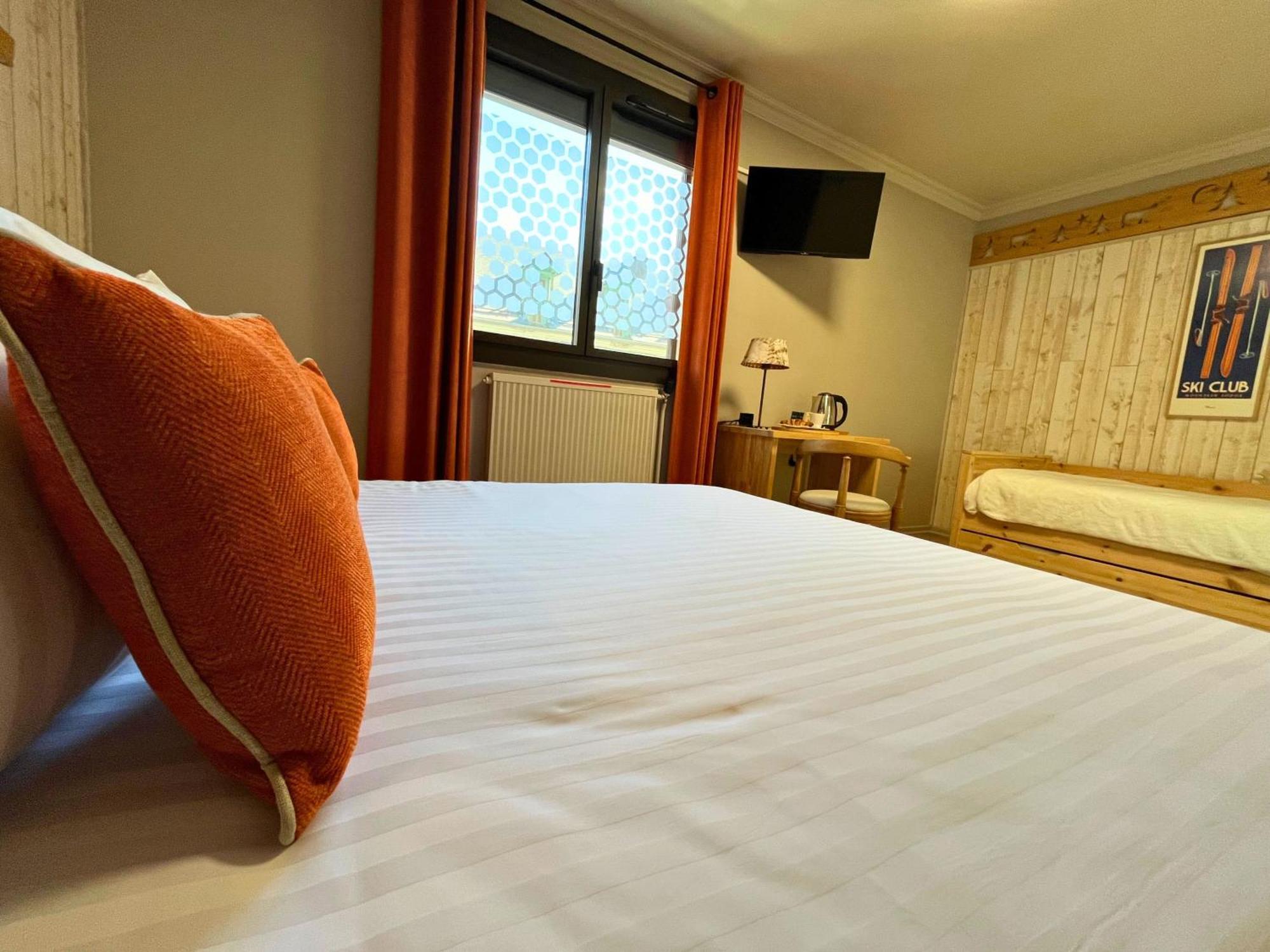 Hotel La Rencluse Saint-Mamet Екстер'єр фото